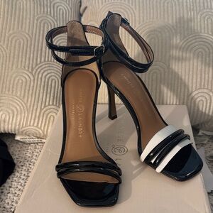 Chinese Laundry Black Patent leather Strappy Heels
